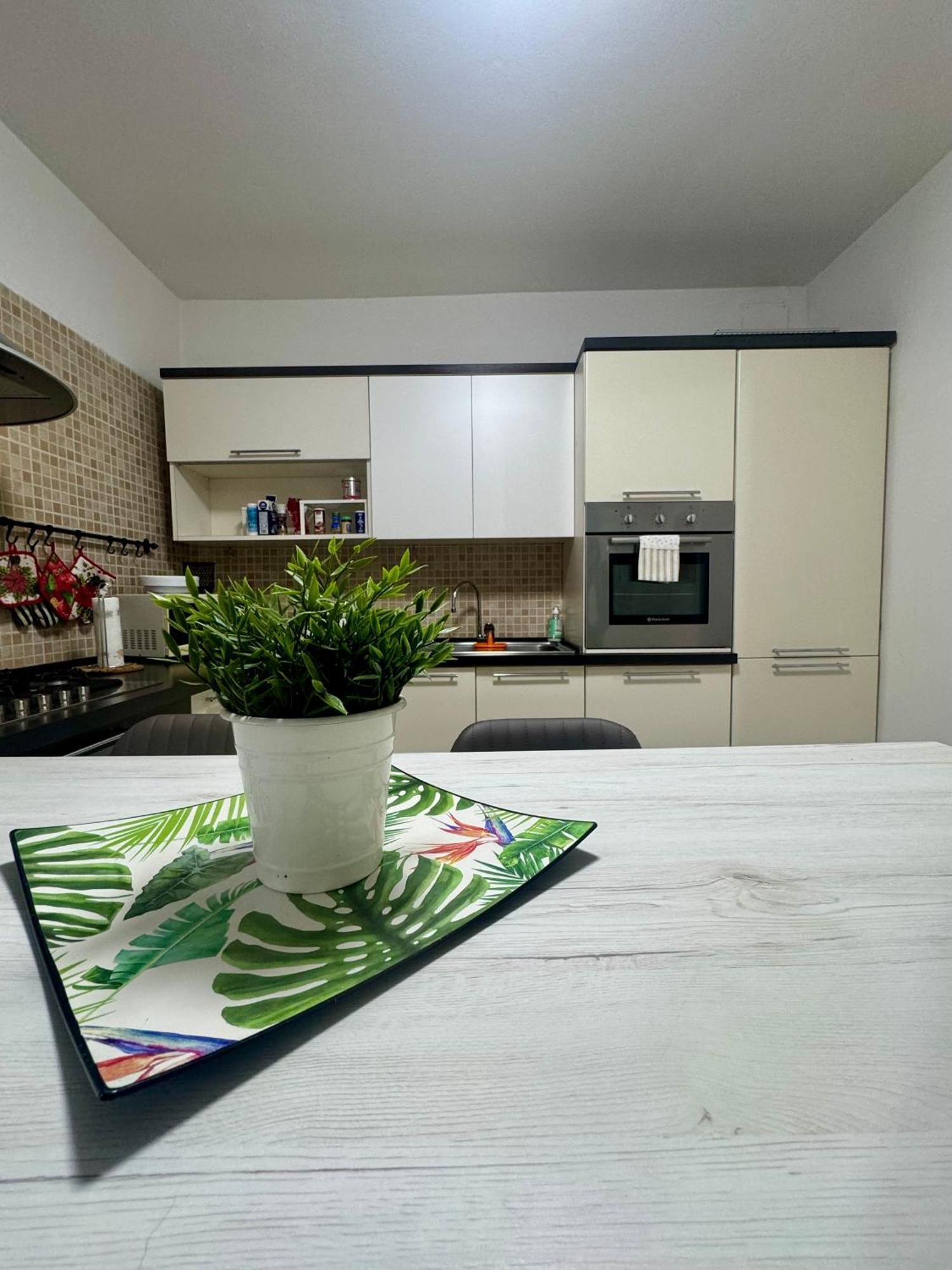 Casa Alessio - Elegante Appartamento Nel Cuore Di Cesano Maderno Extérieur photo