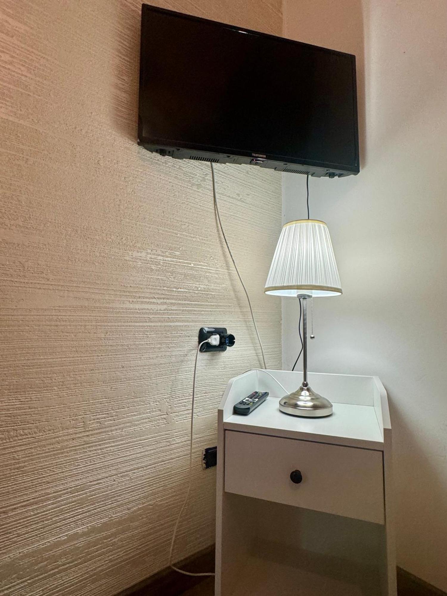 Casa Alessio - Elegante Appartamento Nel Cuore Di Cesano Maderno Extérieur photo
