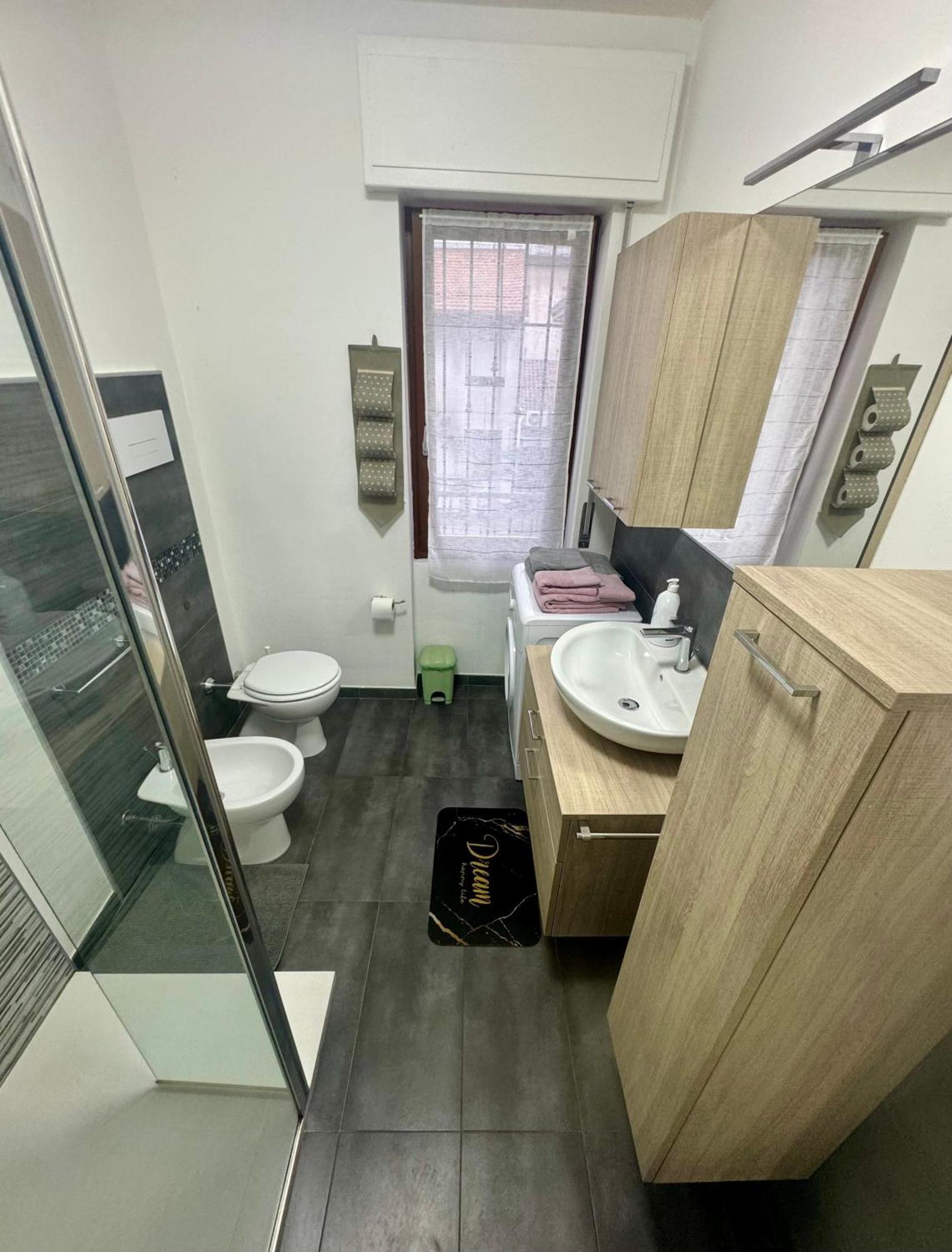 Casa Alessio - Elegante Appartamento Nel Cuore Di Cesano Maderno Extérieur photo
